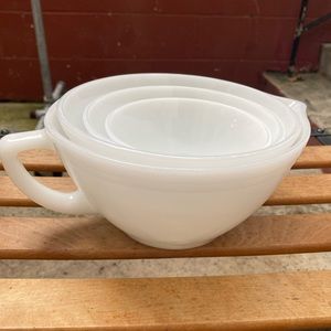 1940’s Federal Glass White / Milk Glass Mixing Bowl Set unused